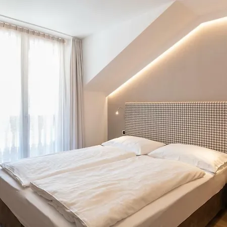 Aurelia Hotel *